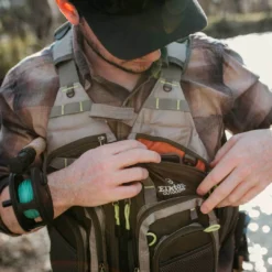 Elkton Outdoors SPORTING GOODS Fly Fishing Vest With Mesh Multi-Pocket Storage