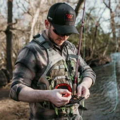 Elkton Outdoors SPORTING GOODS Fly Fishing Vest With Mesh Multi-Pocket Storage